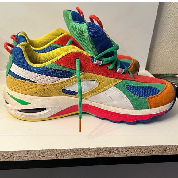 EUC Puma Cell sneakers! Used maybe 3 times.  Almost new - Picture 2 of 5